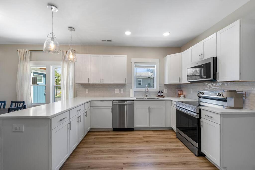 Brand New Cozy Modern Bungalow W/Hot Tub+Movieroom 7 Min From Uptown Charlotte Exterior foto