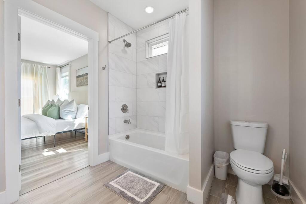 Brand New Cozy Modern Bungalow W/Hot Tub+Movieroom 7 Min From Uptown Charlotte Exterior foto