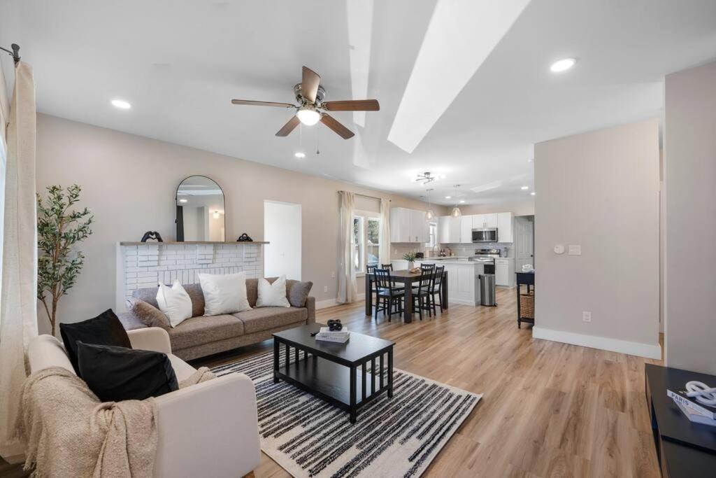 Brand New Cozy Modern Bungalow W/Hot Tub+Movieroom 7 Min From Uptown Charlotte Exterior foto