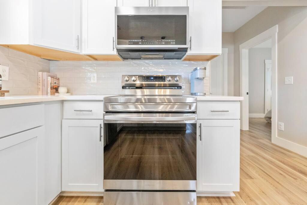 Brand New Cozy Modern Bungalow W/Hot Tub+Movieroom 7 Min From Uptown Charlotte Exterior foto