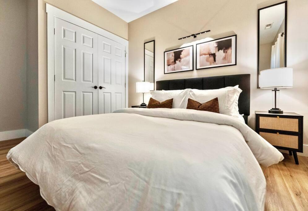 Brand New Cozy Modern Bungalow W/Hot Tub+Movieroom 7 Min From Uptown Charlotte Exterior foto