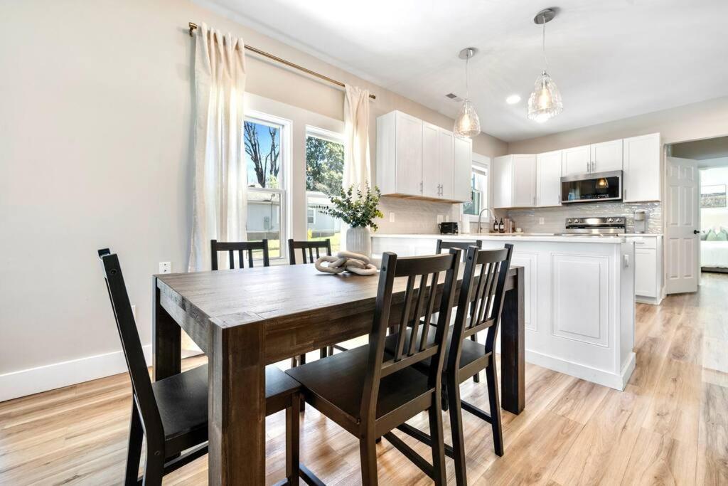 Brand New Cozy Modern Bungalow W/Hot Tub+Movieroom 7 Min From Uptown Charlotte Exterior foto